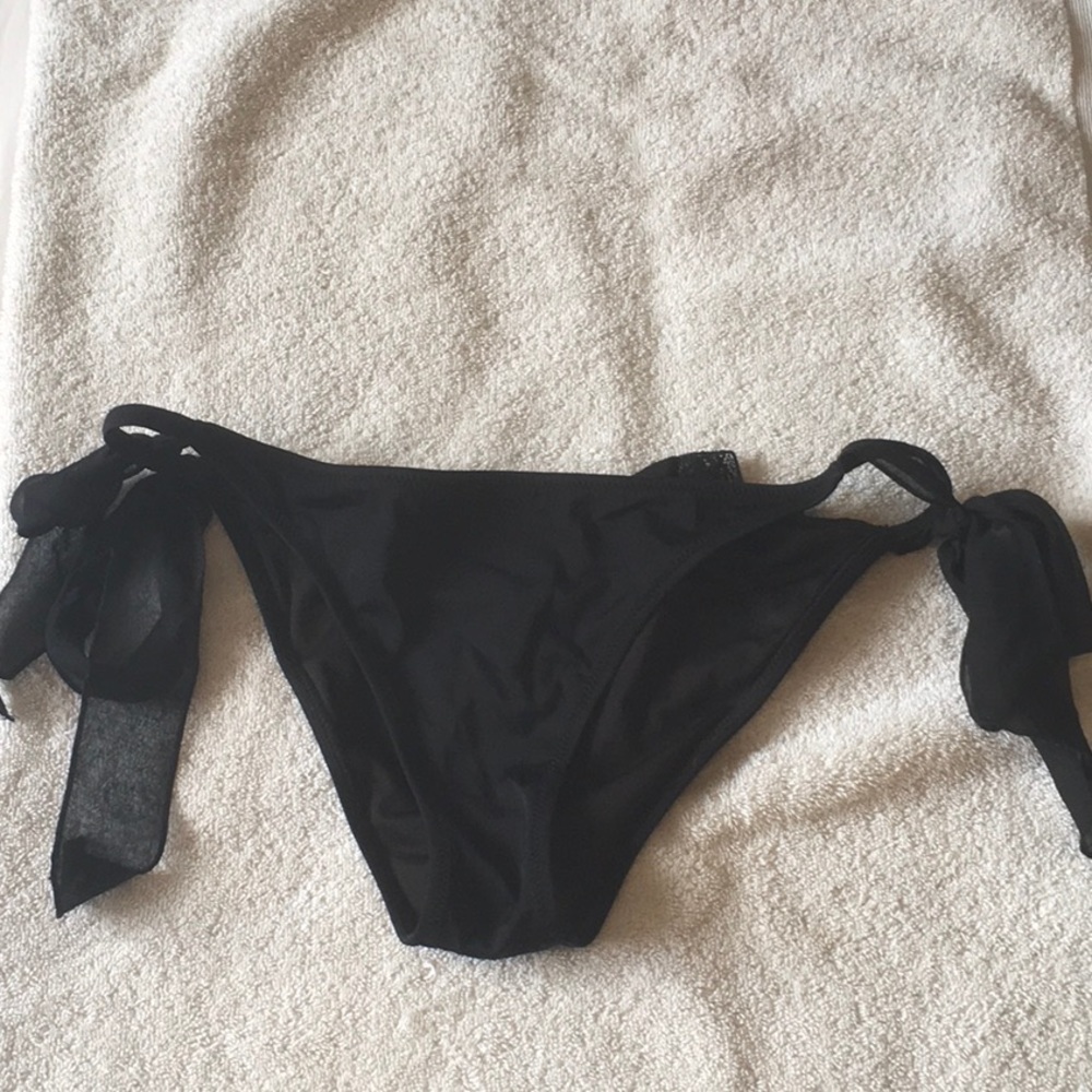 Full butt swim bottoms and mint and black top